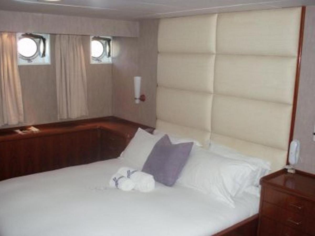 Motor Yacht Kiara Bed and Breakfast Kaapstad Buitenkant foto