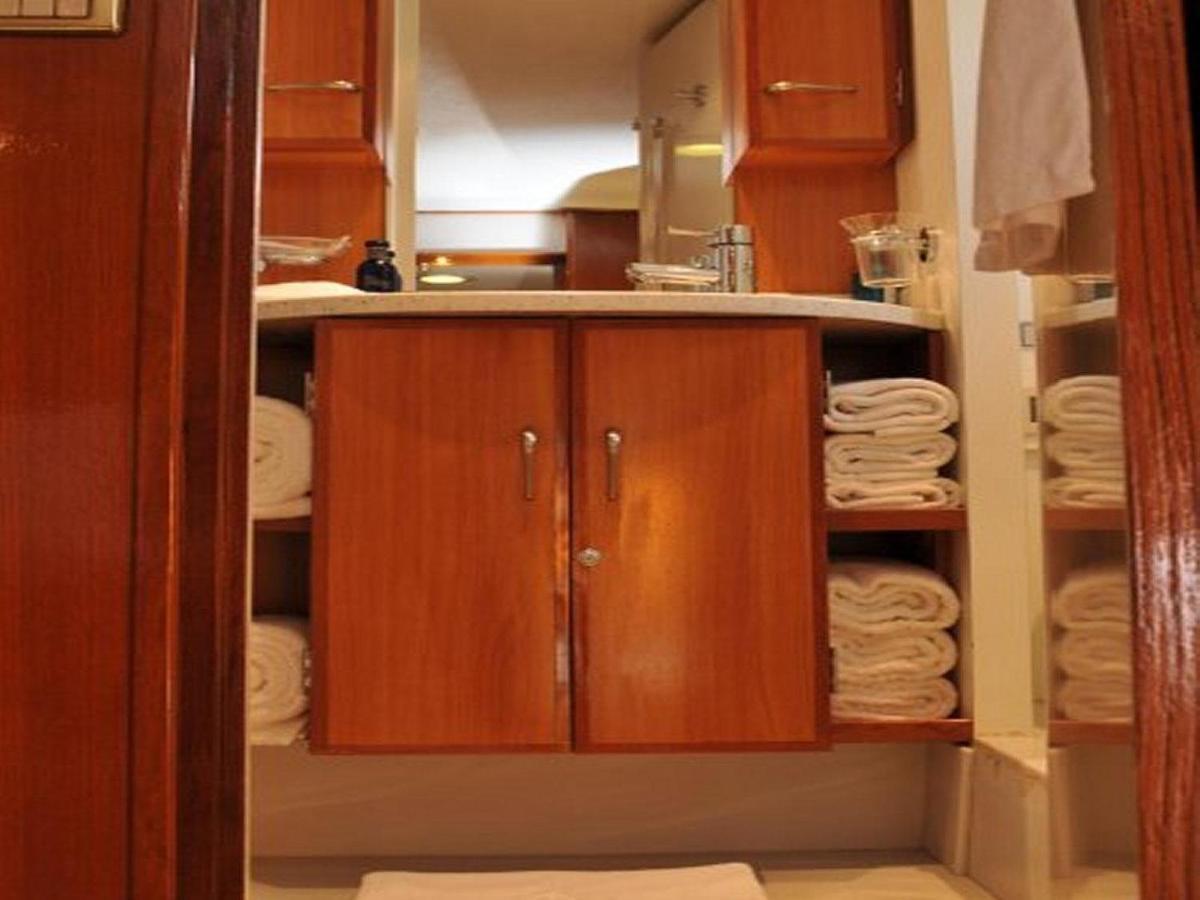 Motor Yacht Kiara Bed and Breakfast Kaapstad Buitenkant foto