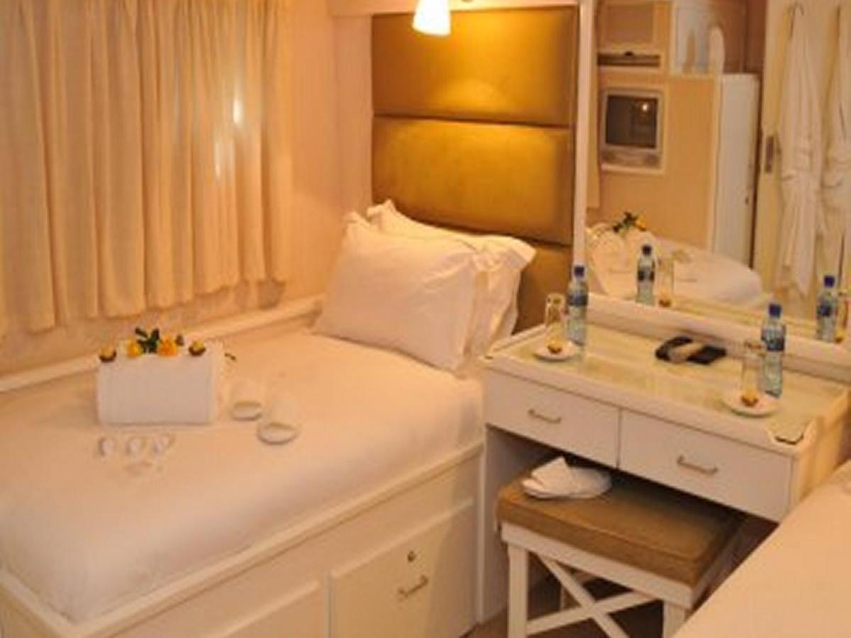 Motor Yacht Kiara Bed and Breakfast Kaapstad Buitenkant foto
