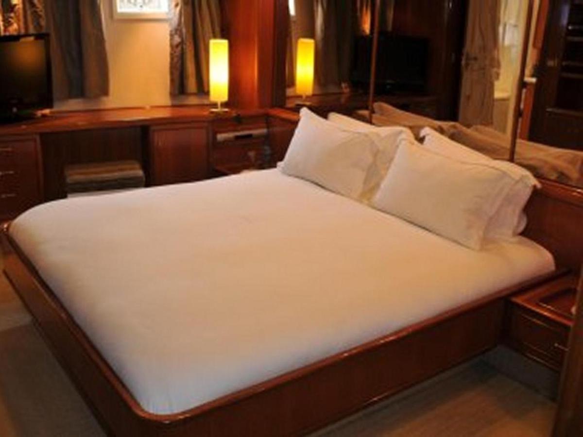 Motor Yacht Kiara Bed and Breakfast Kaapstad Buitenkant foto